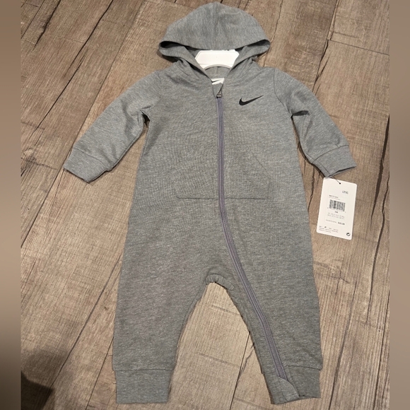 Nike Baby Full Zip Outfit With Hood NWT 6 Months - Picture 1 of 4